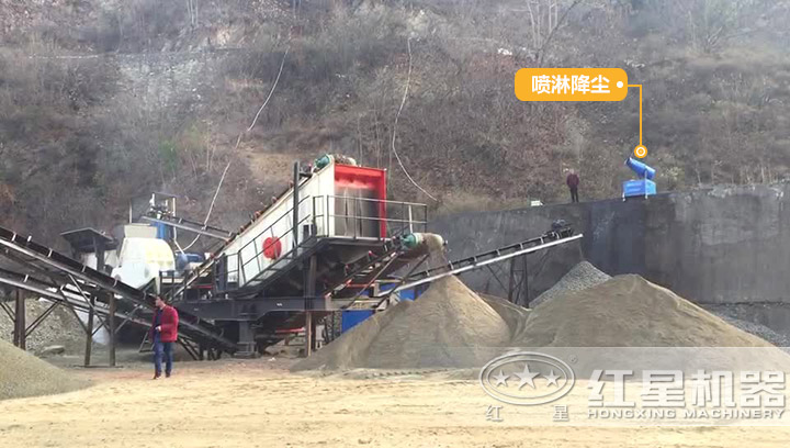 移動砂石生產(chǎn)設(shè)備現(xiàn)場 移動砂石生產(chǎn)設(shè)備現(xiàn)場