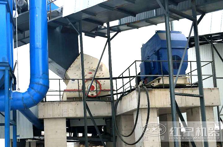 PCZ型重錘式破碎機客戶現(xiàn)場 PCZ型重錘式破碎機客戶現(xiàn)場