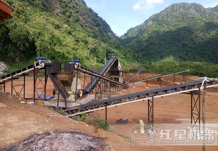 石灰石破碎現(xiàn)場(chǎng) 石灰石破碎現(xiàn)場(chǎng)