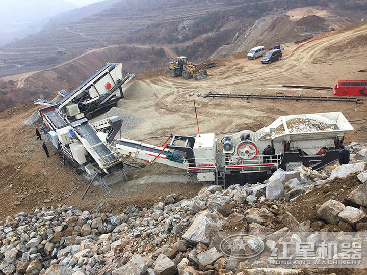 履帶式移動破碎站多臺聯(lián)機作業(yè) 履帶式移動破碎站多臺聯(lián)機作業(yè)