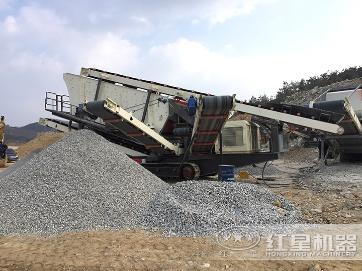 履帶式液壓驅(qū)動破碎站多臺聯(lián)機作業(yè) 履帶式液壓驅(qū)動破碎站多臺聯(lián)機作業(yè)