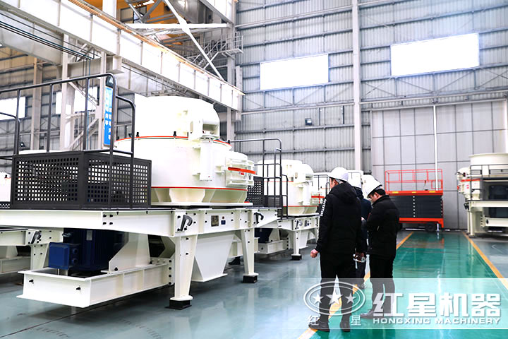 客戶到廠參觀石英制砂機 客戶到廠參觀石英制砂機