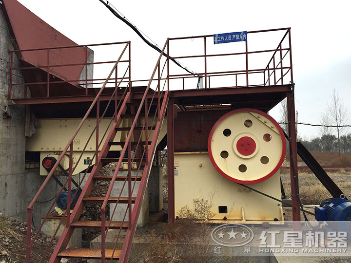 原煤破碎機(jī)作業(yè)現(xiàn)場(chǎng) 原煤破碎機(jī)作業(yè)現(xiàn)場(chǎng)