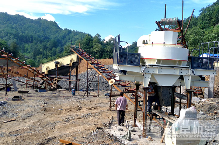 沖擊式制砂機(jī)現(xiàn)場作業(yè)圖 沖擊式制砂機(jī)現(xiàn)場作業(yè)圖