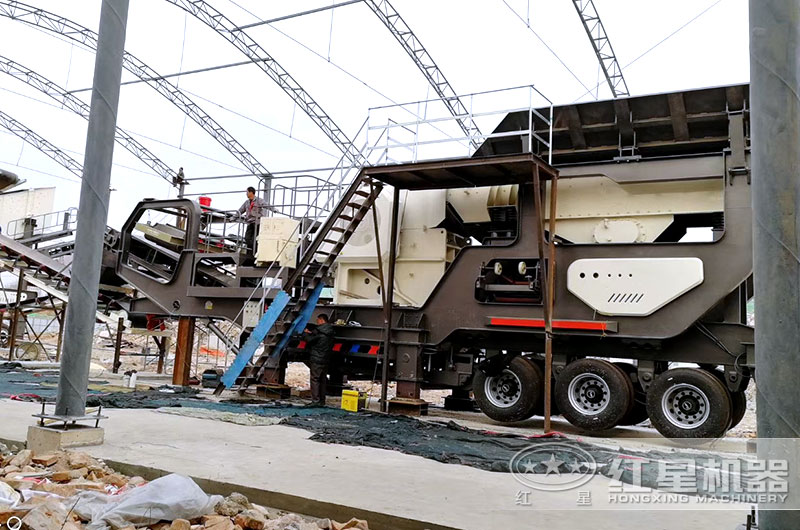 移動式粉碎機(jī)器作業(yè)現(xiàn)場 移動式粉碎機(jī)器作業(yè)現(xiàn)場