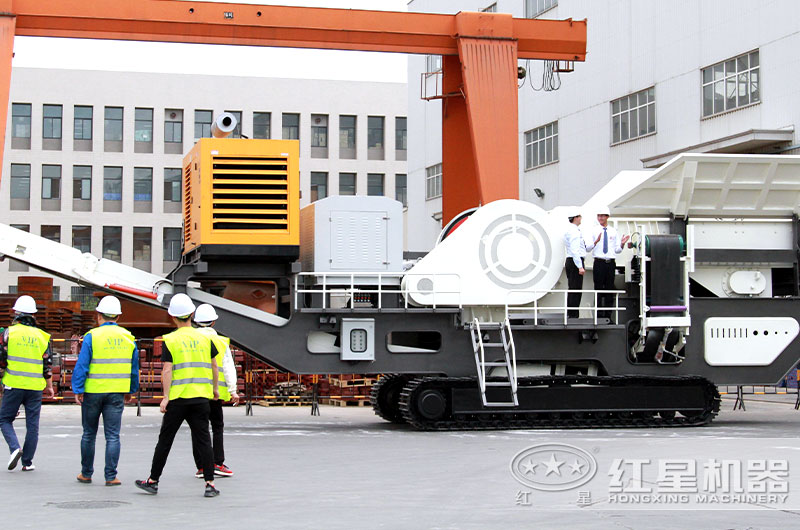 用戶到廠考察移動式粉碎機(jī)器 用戶到廠考察移動式粉碎機(jī)器