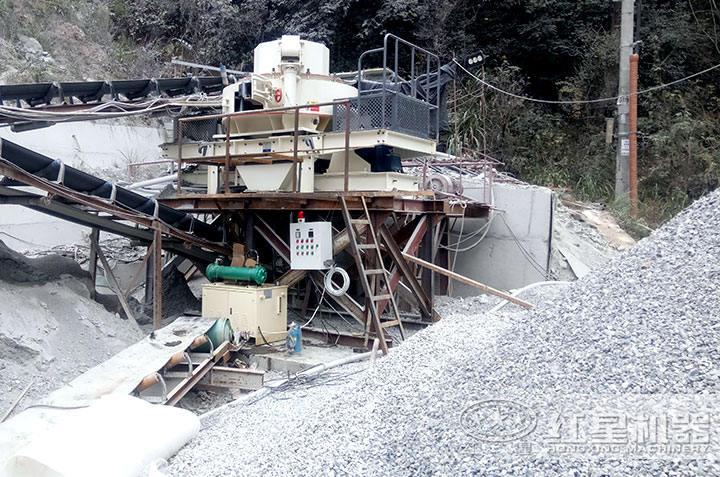 石灰石打砂機(jī)作業(yè)現(xiàn)場 石灰石打砂機(jī)作業(yè)現(xiàn)場