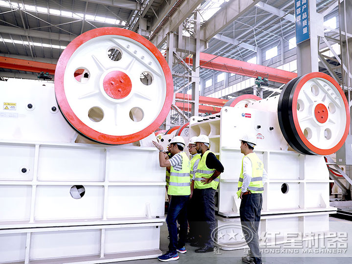 客戶參觀碎石設(shè)備 客戶參觀碎石設(shè)備