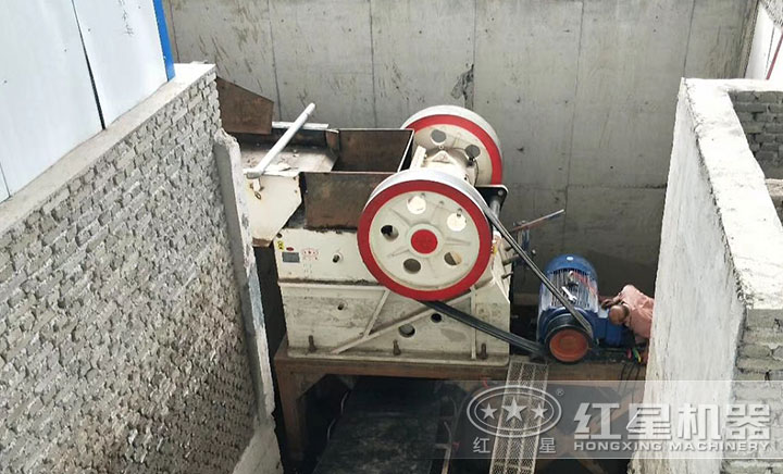 69鄂式破碎機生產(chǎn)現(xiàn)場 69鄂式破碎機生產(chǎn)現(xiàn)場