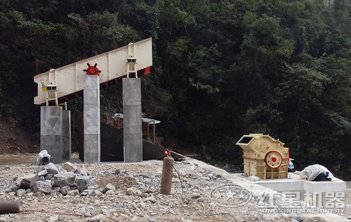 第三代破碎機安裝現(xiàn)場 第三代破碎機安裝現(xiàn)場