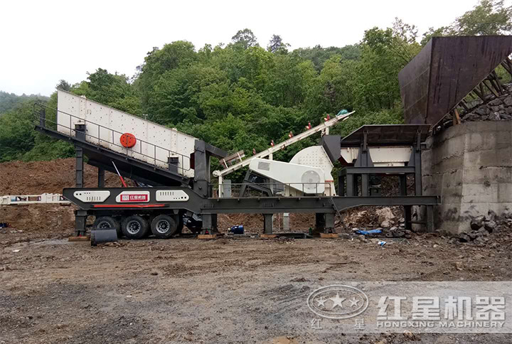 流動碎石機作業(yè)現(xiàn)場 流動碎石機作業(yè)現(xiàn)場