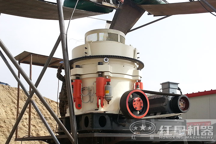 圓錐破碎機(jī)現(xiàn)場實(shí)拍 圓錐破碎機(jī)現(xiàn)場實(shí)拍