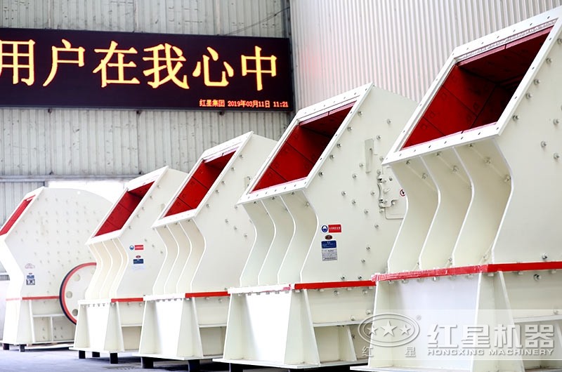 錘式破碎機(jī)車間實(shí)拍圖，多種型號(hào)可供挑選