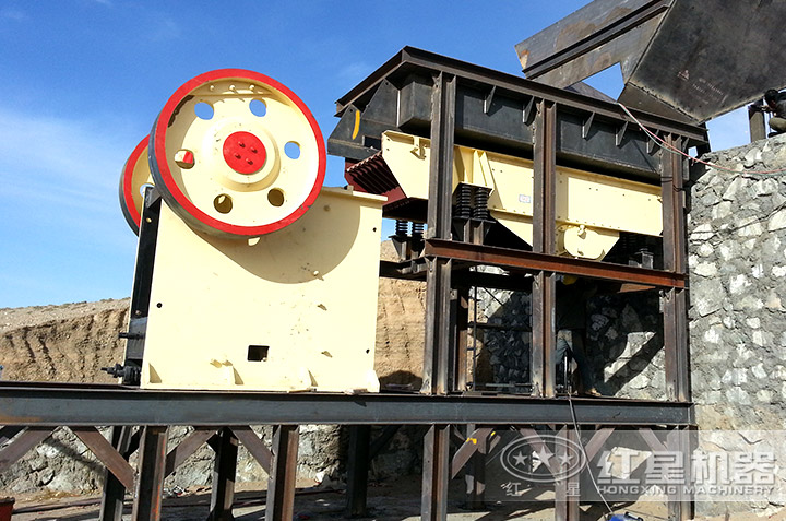 青石破碎機(jī)作業(yè)現(xiàn)場(chǎng) 青石破碎機(jī)作業(yè)現(xiàn)場(chǎng)