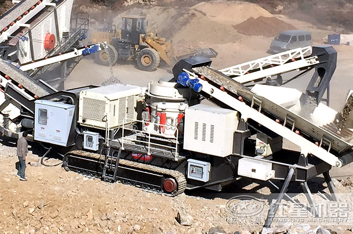 移動(dòng)制砂機(jī)作業(yè)現(xiàn)場(chǎng) 移動(dòng)制砂機(jī)作業(yè)現(xiàn)場(chǎng)