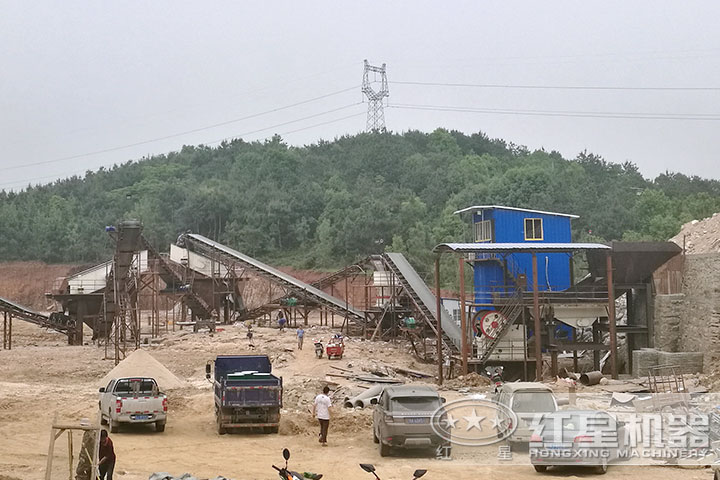 時產(chǎn)500噸石子生產(chǎn)線現(xiàn)場 時產(chǎn)500噸石子生產(chǎn)線現(xiàn)場