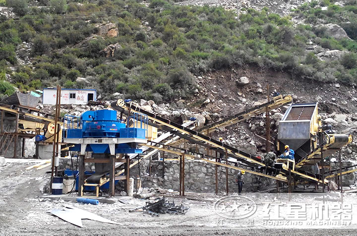青石制砂機(jī)作業(yè)現(xiàn)場(chǎng) 青石制砂機(jī)作業(yè)現(xiàn)場(chǎng)
