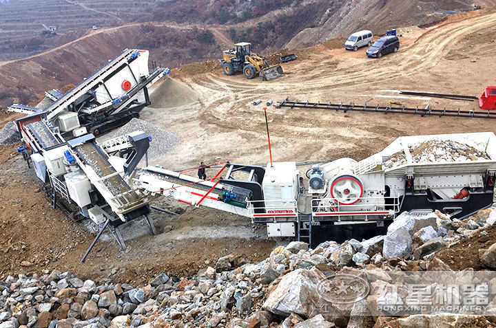 移動(dòng)式制砂機(jī)作業(yè)現(xiàn)場(chǎng) 移動(dòng)式制砂機(jī)作業(yè)現(xiàn)場(chǎng)