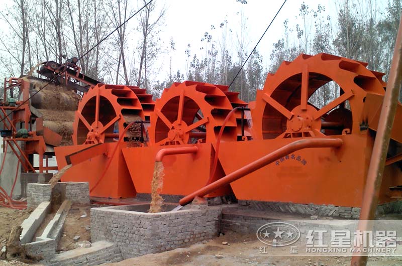 三臺洗砂機(jī)同時(shí)生產(chǎn)，更有效