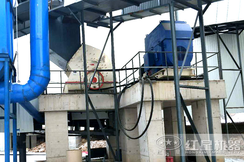 重錘式破碎機(jī)安裝現(xiàn)場 重錘式破碎機(jī)安裝現(xiàn)場