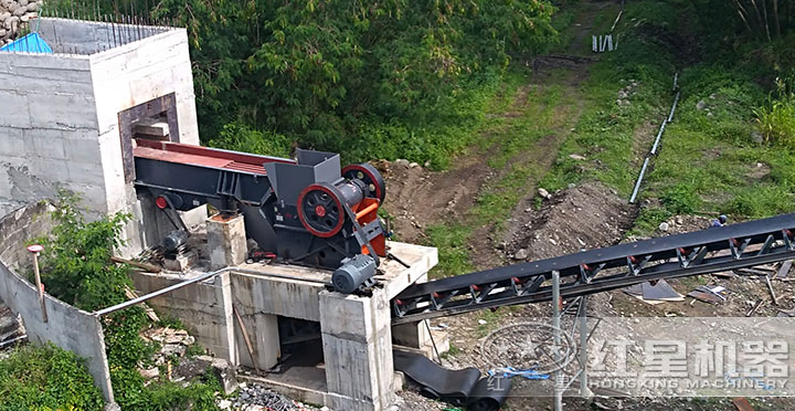 青石破碎現(xiàn)場 青石破碎現(xiàn)場