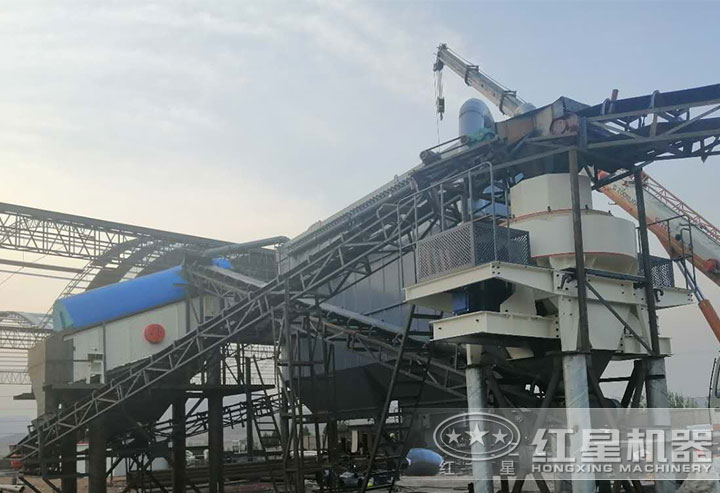 鵝卵石制沙現(xiàn)場 鵝卵石制沙現(xiàn)場