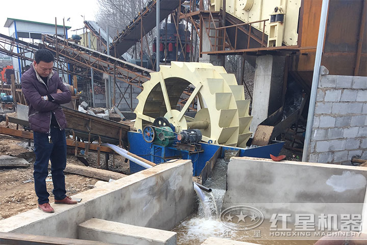 水洗砂機(jī)器作業(yè)現(xiàn)場 水洗砂機(jī)器作業(yè)現(xiàn)場