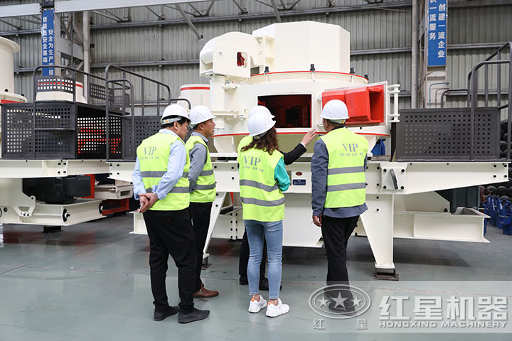 用戶到廠考察打黃沙機(jī)器 用戶到廠考察打黃沙機(jī)器