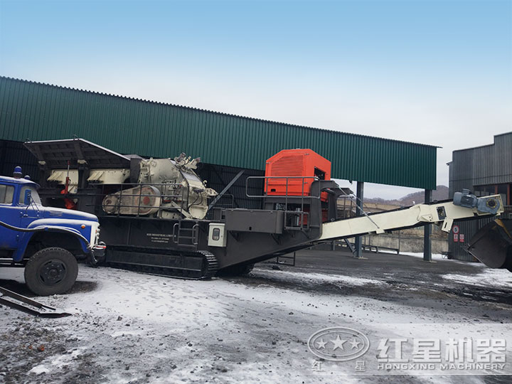 煤矸石破碎現(xiàn)場(chǎng) 煤矸石破碎現(xiàn)場(chǎng)