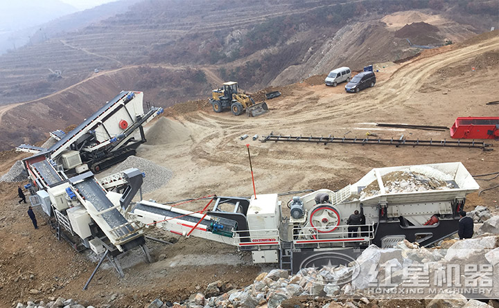 移動(dòng)制砂機(jī)作業(yè)現(xiàn)場(chǎng) 移動(dòng)制砂機(jī)作業(yè)現(xiàn)場(chǎng)