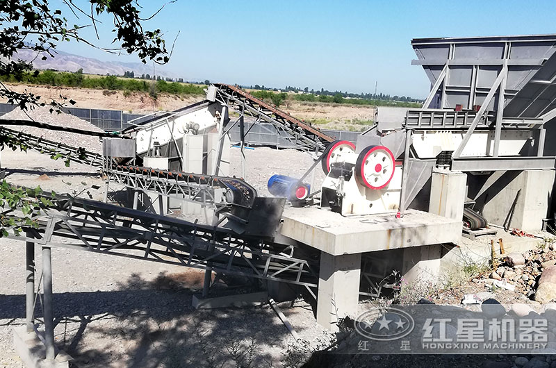 顎式破碎機(jī)作業(yè)現(xiàn)場(chǎng) 顎式破碎機(jī)作業(yè)現(xiàn)場(chǎng)