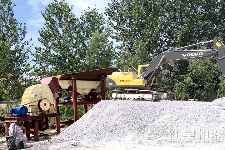 礦石粉碎現(xiàn)場 礦石粉碎現(xiàn)場