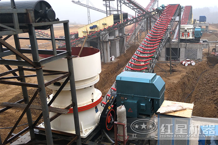 圓錐破碎機(jī)作業(yè)現(xiàn)場(chǎng) 圓錐破碎機(jī)作業(yè)現(xiàn)場(chǎng)