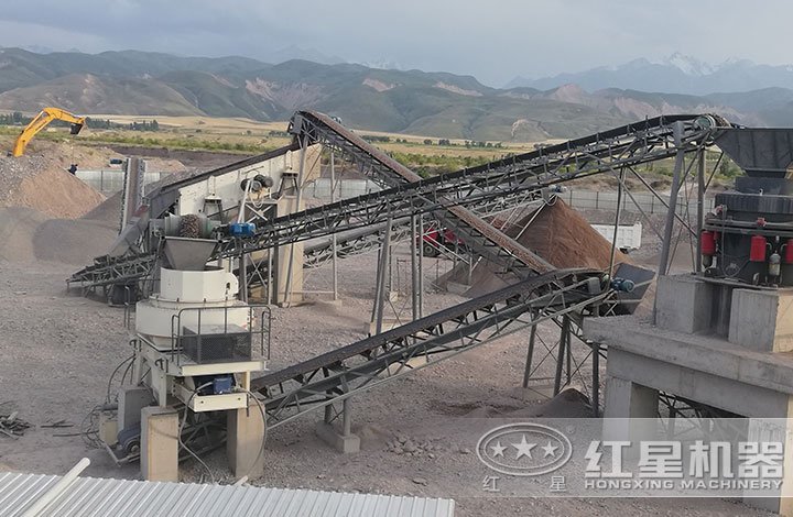 鵝卵石制砂現(xiàn)場 鵝卵石制砂現(xiàn)場