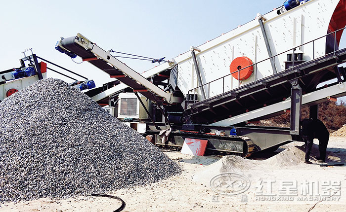 移動破碎石子機(jī)作業(yè)現(xiàn)場圖 移動破碎石子機(jī)作業(yè)現(xiàn)場圖