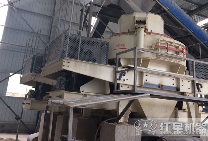 兩臺新型制砂設(shè)備作業(yè)現(xiàn)場 兩臺新型制砂設(shè)備作業(yè)現(xiàn)場