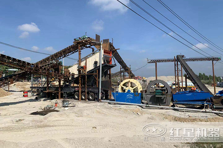 移動(dòng)制砂機(jī)作業(yè)現(xiàn)場(chǎng) 移動(dòng)制砂機(jī)作業(yè)現(xiàn)場(chǎng)