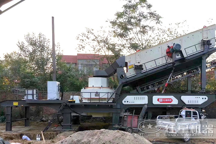 移動(dòng)制砂機(jī)現(xiàn)場(chǎng) 移動(dòng)制砂機(jī)現(xiàn)場(chǎng)