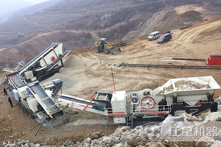 移動式破碎站生產(chǎn)現(xiàn)場 移動式破碎站生產(chǎn)現(xiàn)場