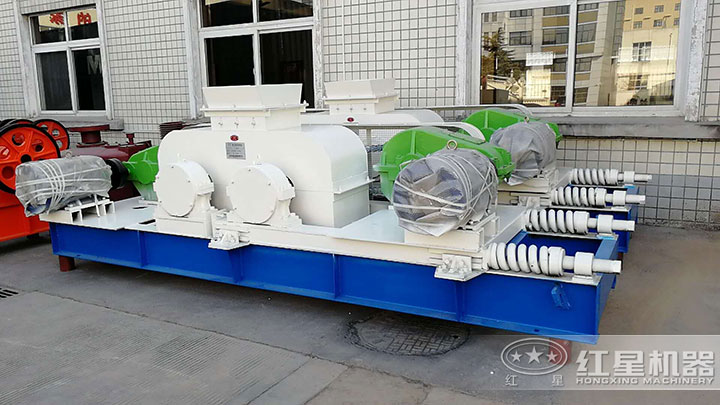 大型對(duì)輥式制砂機(jī) 大型對(duì)輥式制砂機(jī)