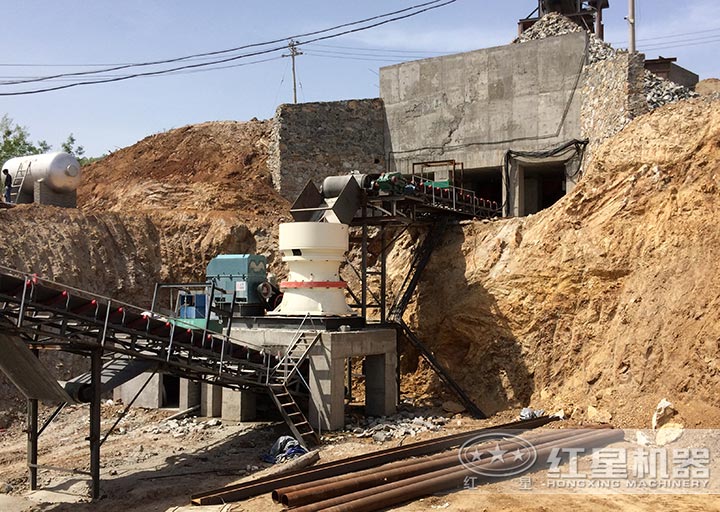 單缸圓錐破碎機(jī)作業(yè)現(xiàn)場 單缸圓錐破碎機(jī)作業(yè)現(xiàn)場