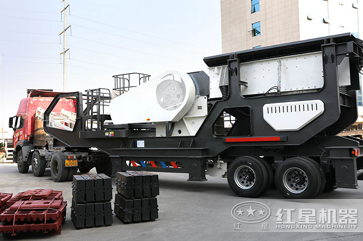 建筑垃圾移動破碎機(jī)發(fā)貨現(xiàn)場 建筑垃圾移動破碎機(jī)發(fā)貨現(xiàn)場