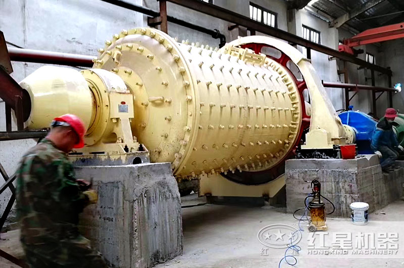 球磨機(jī)現(xiàn)場(chǎng) 球磨機(jī)現(xiàn)場(chǎng)