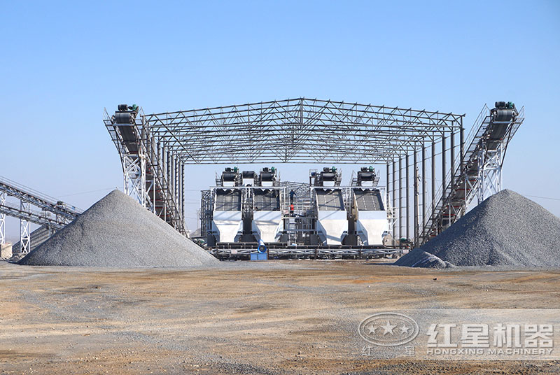 大型破石機(jī)生產(chǎn)線現(xiàn)場 大型破石機(jī)生產(chǎn)線現(xiàn)場