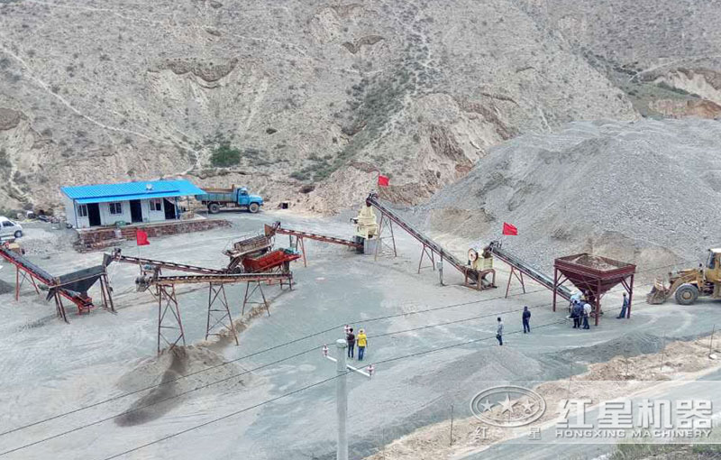 鵝卵石治沙機(jī)器現(xiàn)場(chǎng) 鵝卵石治沙機(jī)器現(xiàn)場(chǎng)