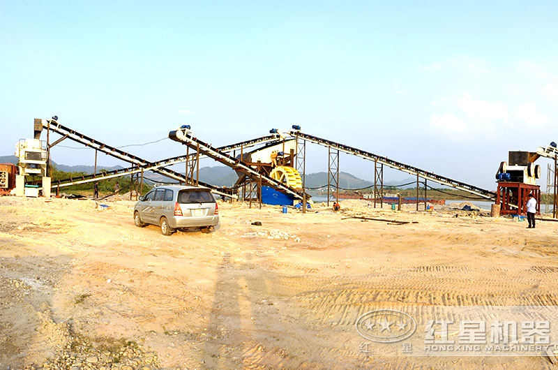 南陽客戶石料制砂現(xiàn)場:鄂破+洗砂機(jī)+制砂機(jī) 南陽客戶石料制砂現(xiàn)場:鄂破+洗砂機(jī)+制砂機(jī)