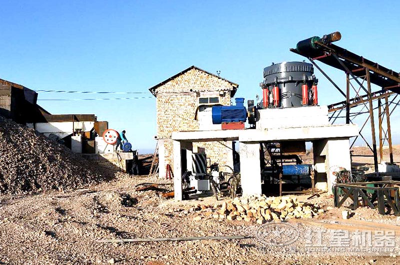 圓錐磕石子機(jī)粉碎現(xiàn)場(chǎng) 圓錐磕石子機(jī)粉碎現(xiàn)場(chǎng)