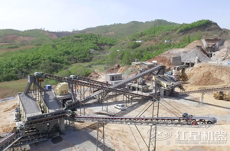 大型破碎生產(chǎn)線(xiàn)現(xiàn)場(chǎng)
