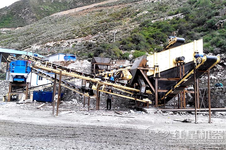 振動(dòng)篩安裝現(xiàn)場(chǎng) 振動(dòng)篩安裝現(xiàn)場(chǎng)