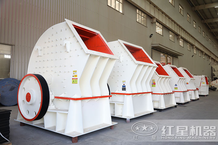 錘式破碎機(jī)車間實(shí)拍 錘式破碎機(jī)車間實(shí)拍